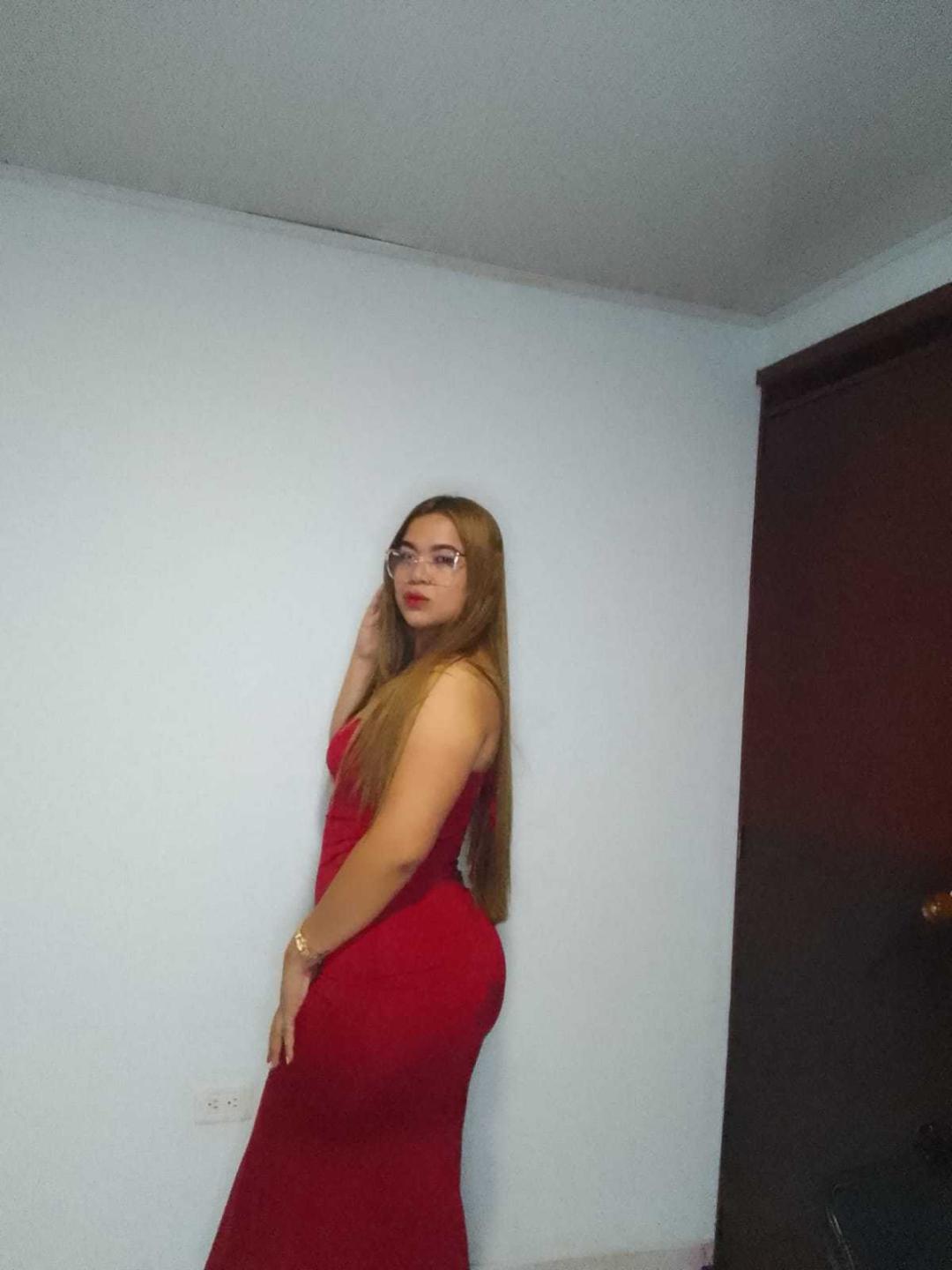 Image of cam model KieraRoss from XloveCam