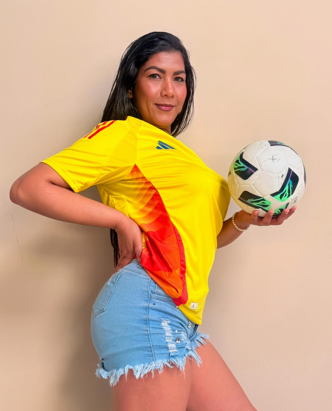 Image of cam model IsadoraVex from XloveCam