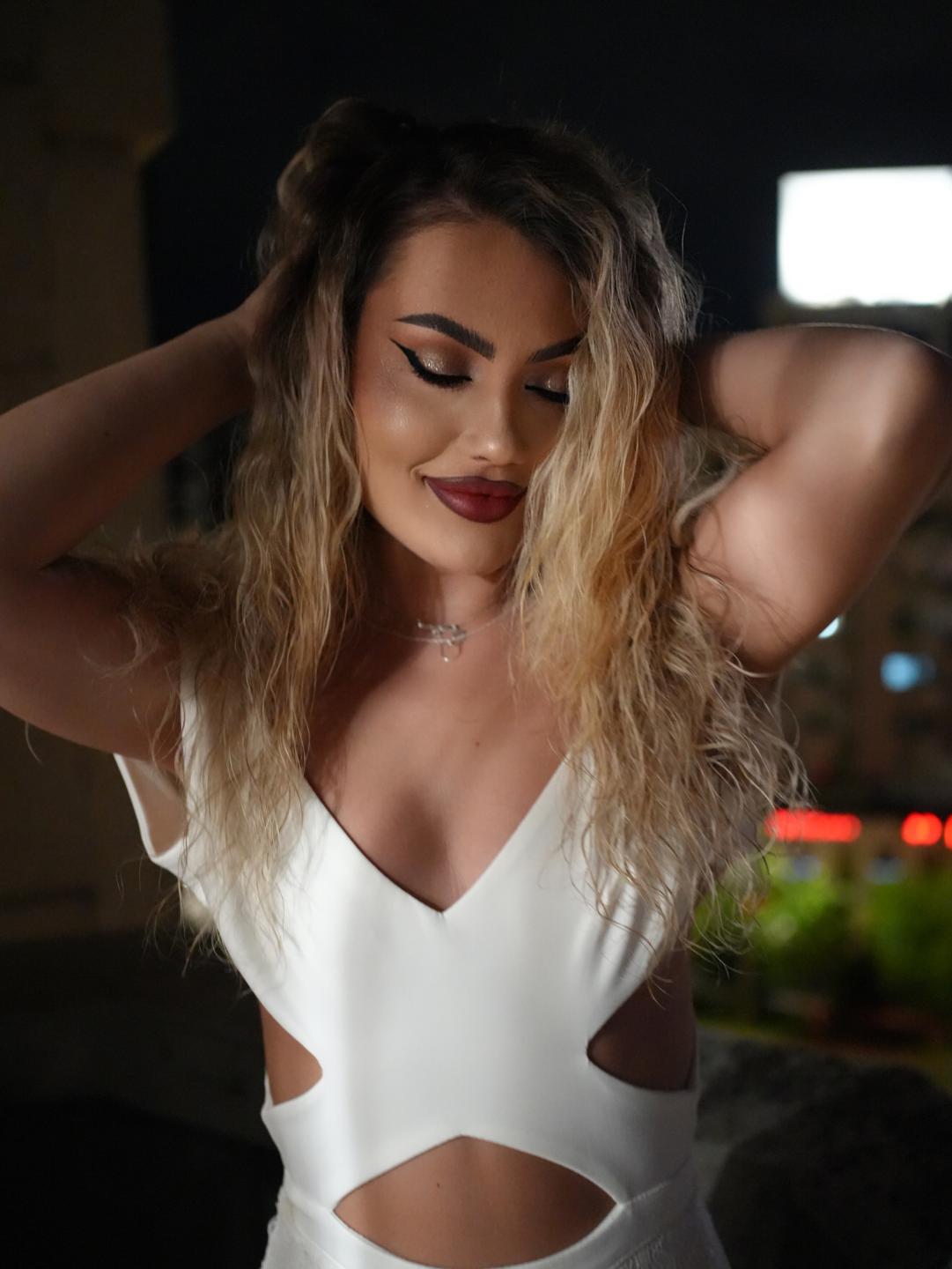 Image of cam model CelineHuddson from XloveCam