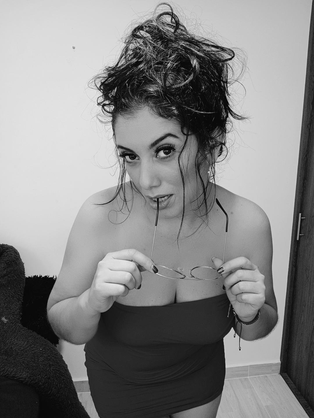 Image of cam model VickKolles from XloveCam