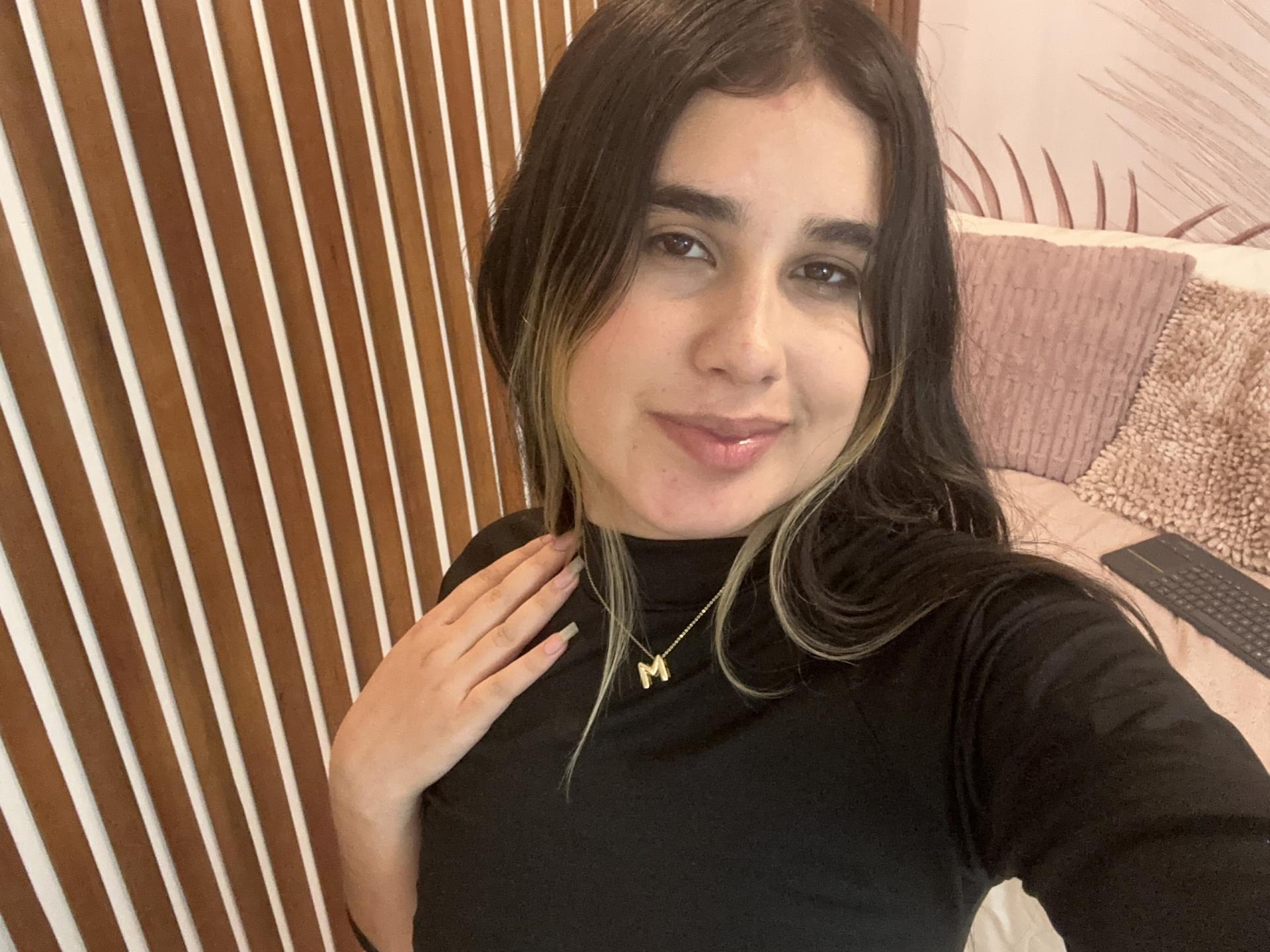 Image of cam model KatieDesirX from XloveCam