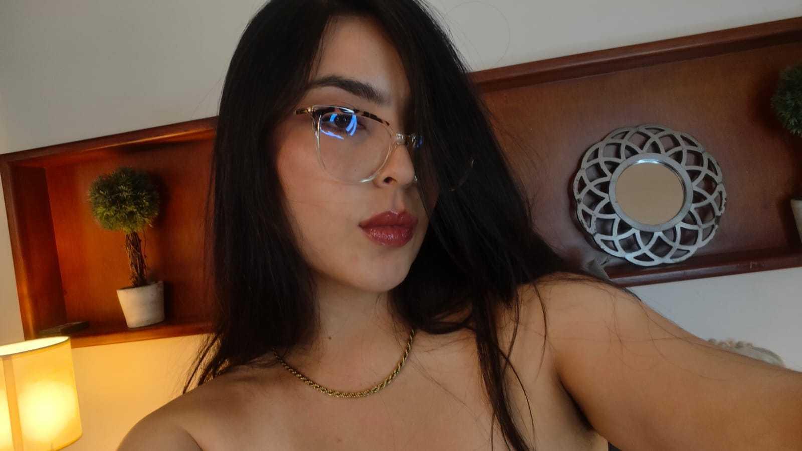 Image of cam model LaurynBm from XloveCam