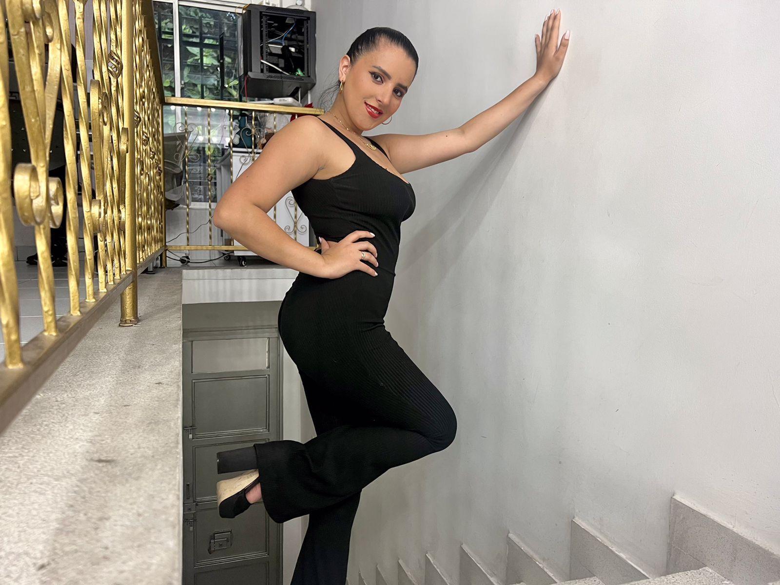 Image of cam model AlanaSantos from XloveCam