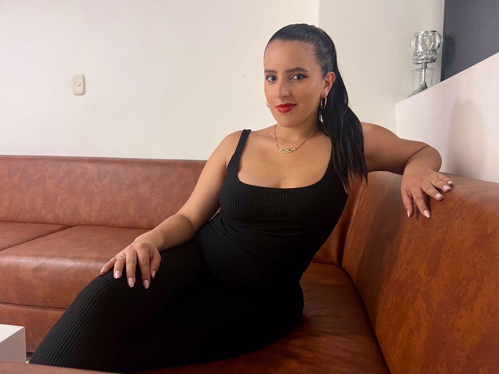 Image of cam model AlanaSantos from XloveCam
