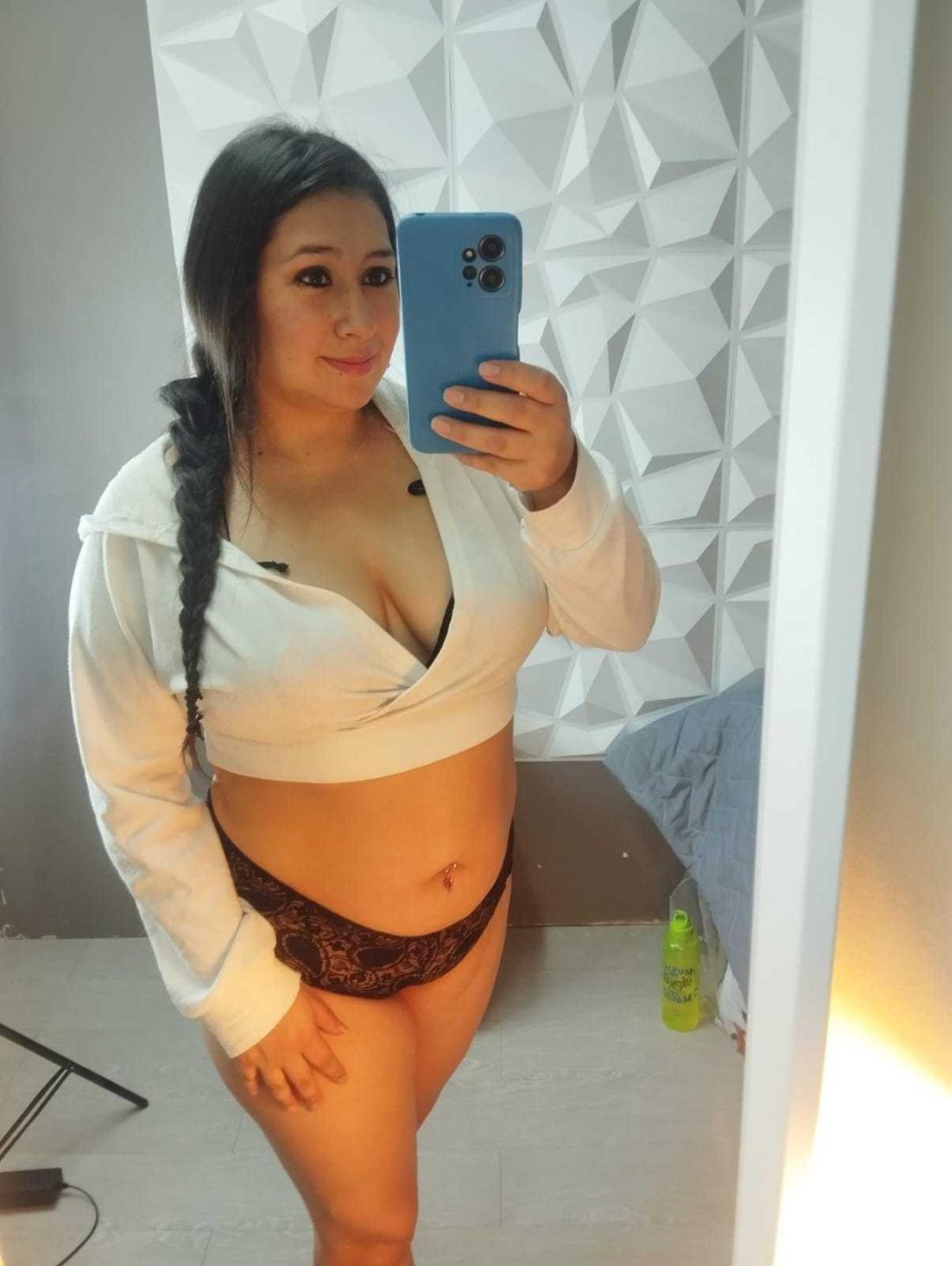 Image of cam model MelodyRosses from XloveCam