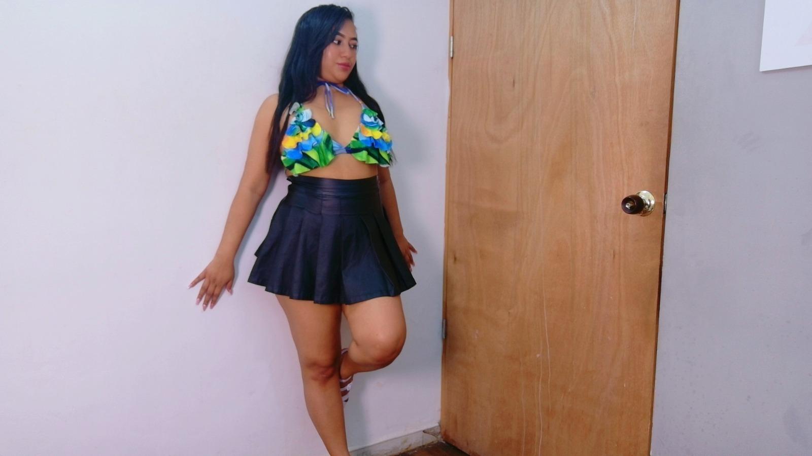 Image of cam model SoftLatina from XloveCam