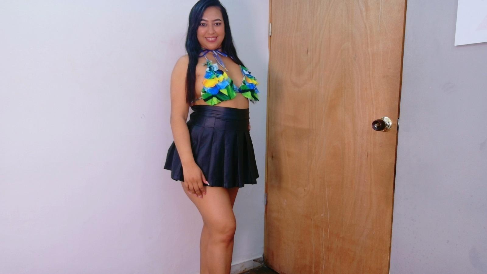 Image of cam model SoftLatina from XloveCam