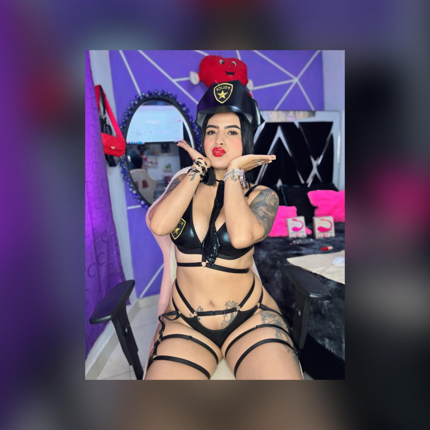 Image of cam model AmaraDeluxe from XloveCam