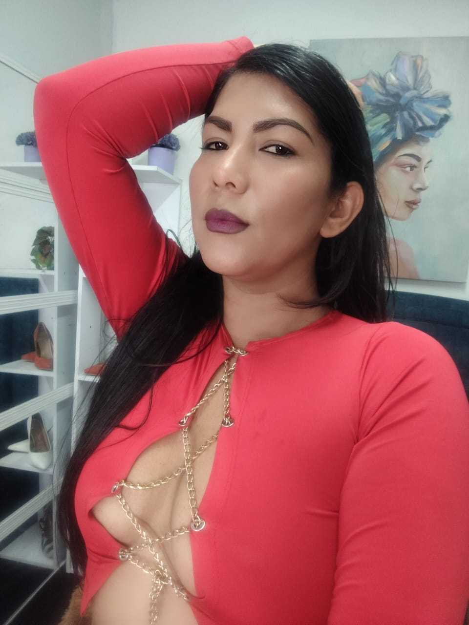 Image of cam model IsadoraVex from XloveCam
