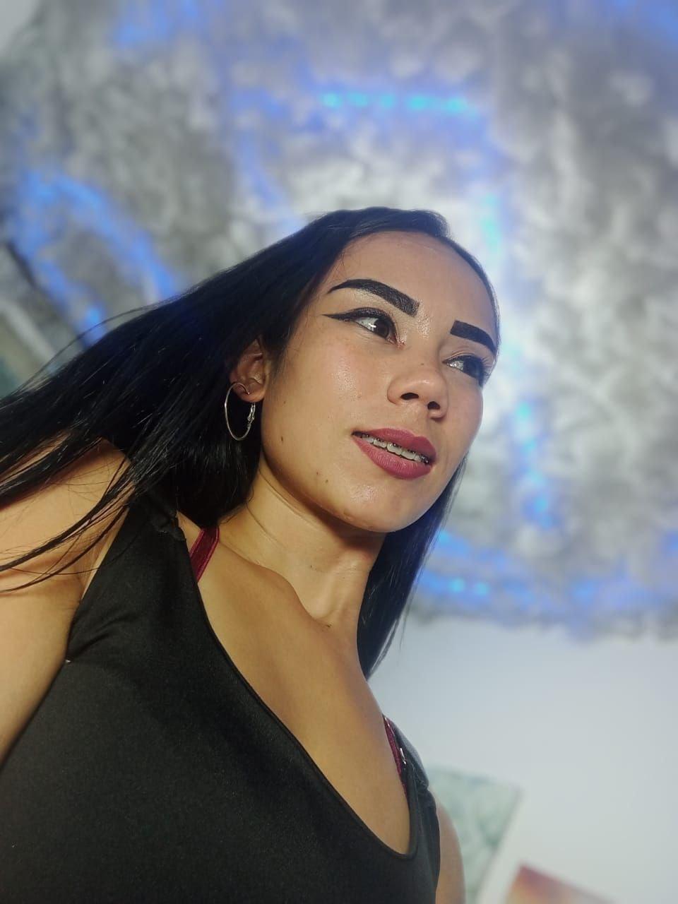 Image of cam model SophiaSmiht from XloveCam