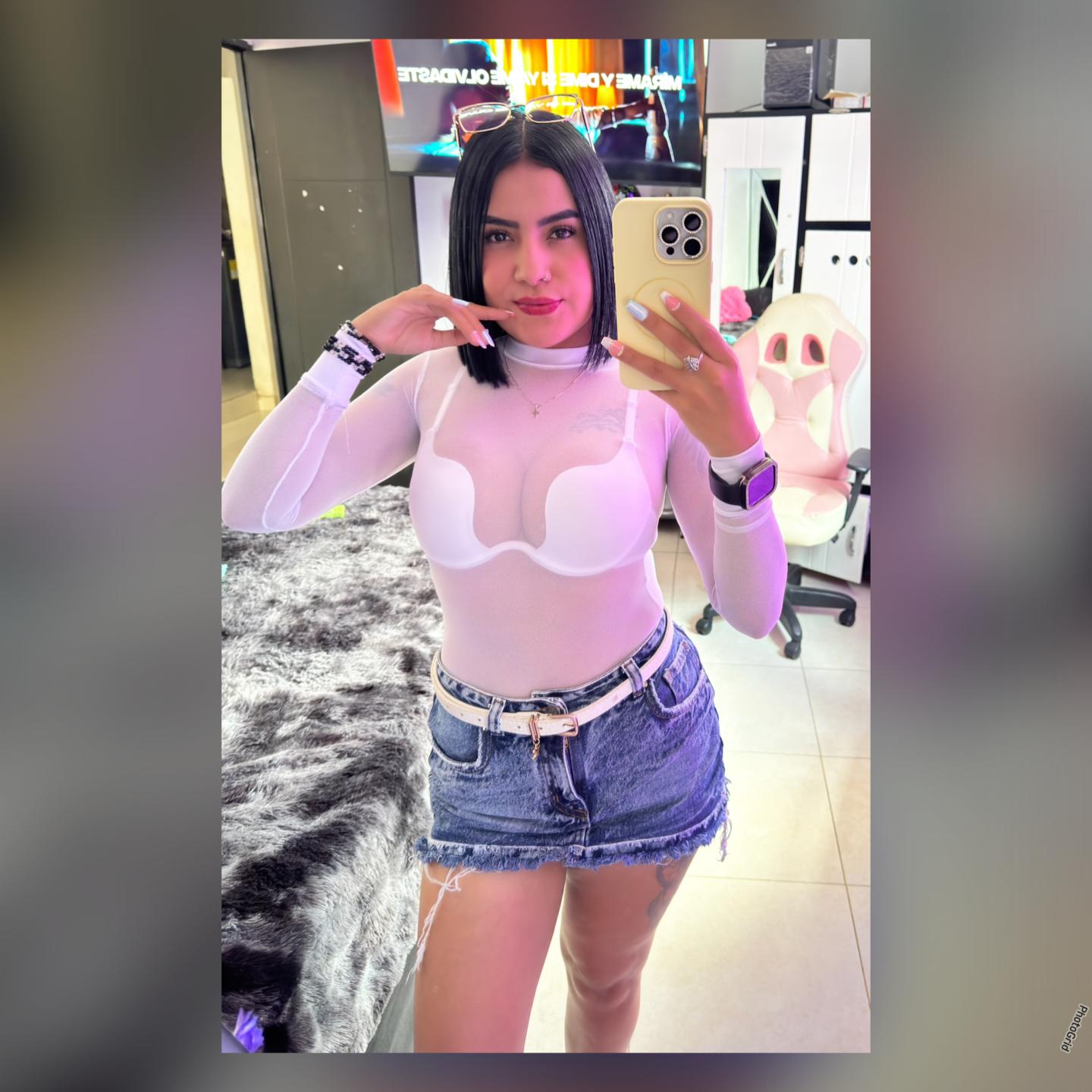 Image of cam model AmaraDeluxe from XloveCam