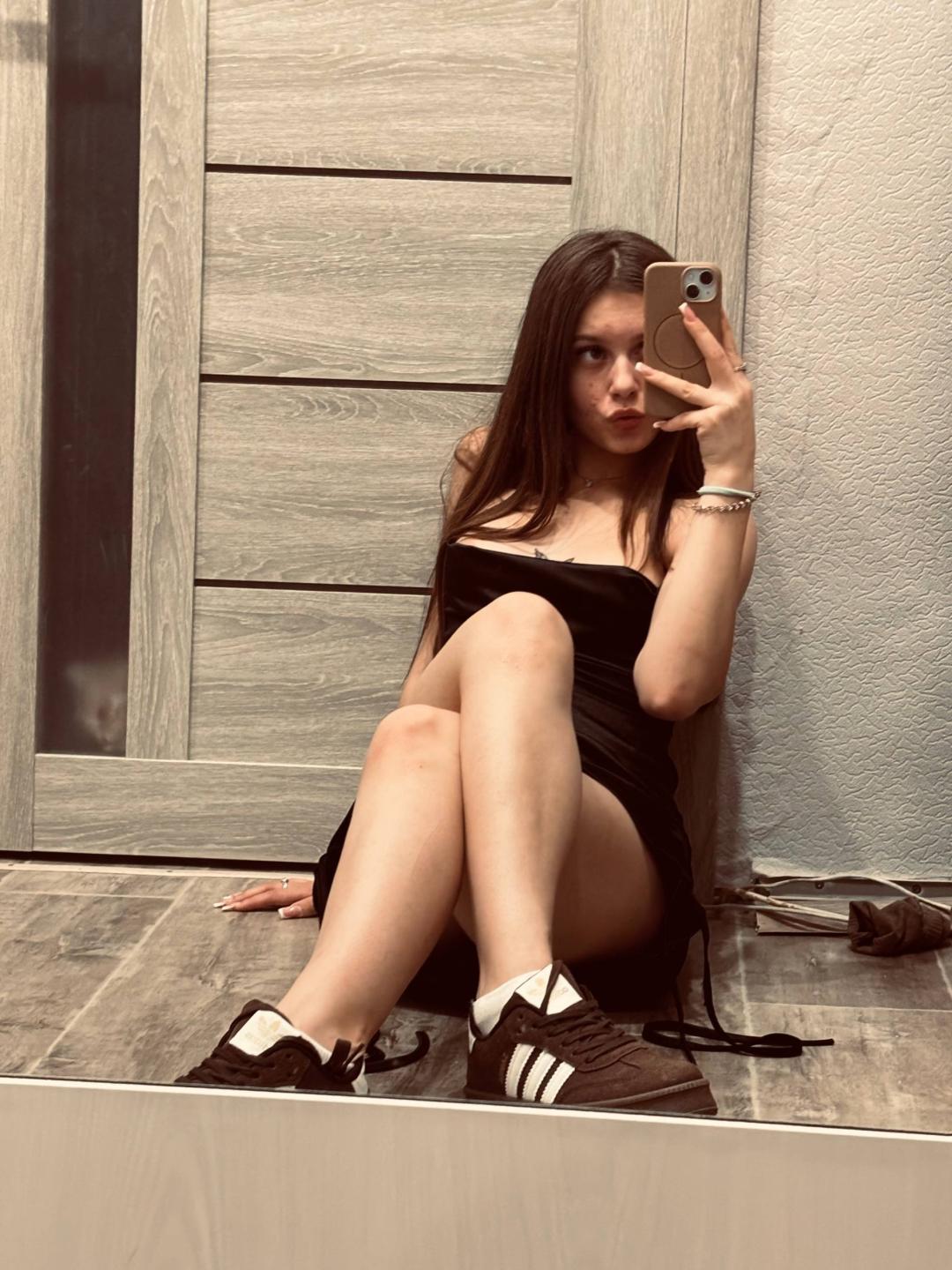 Image of cam model KimberlyZampieri from XloveCam