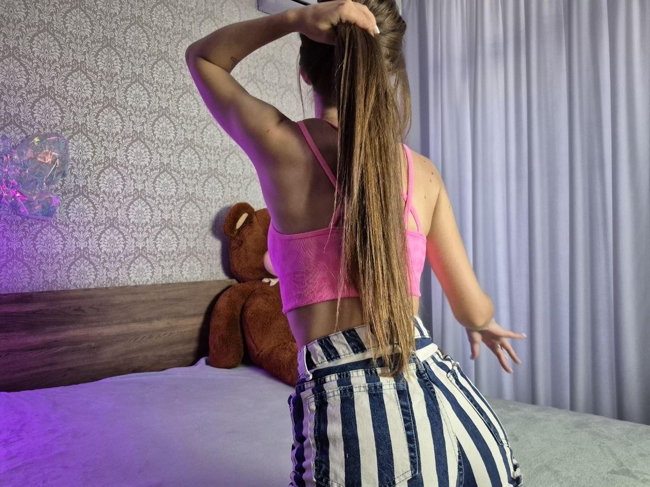 Image of cam model TenerliRize from XloveCam
