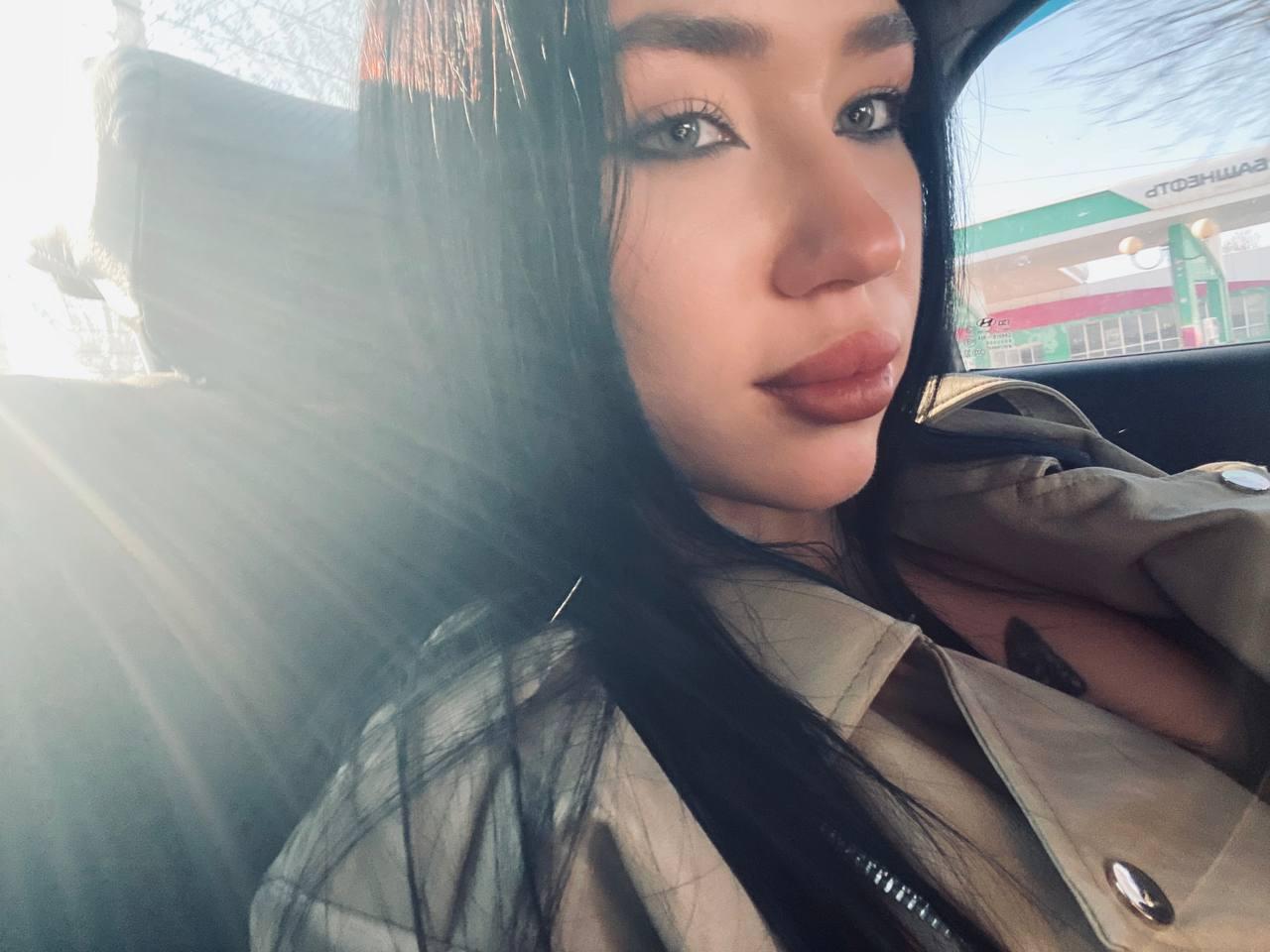 Image of cam model DiannLamphear from XloveCam