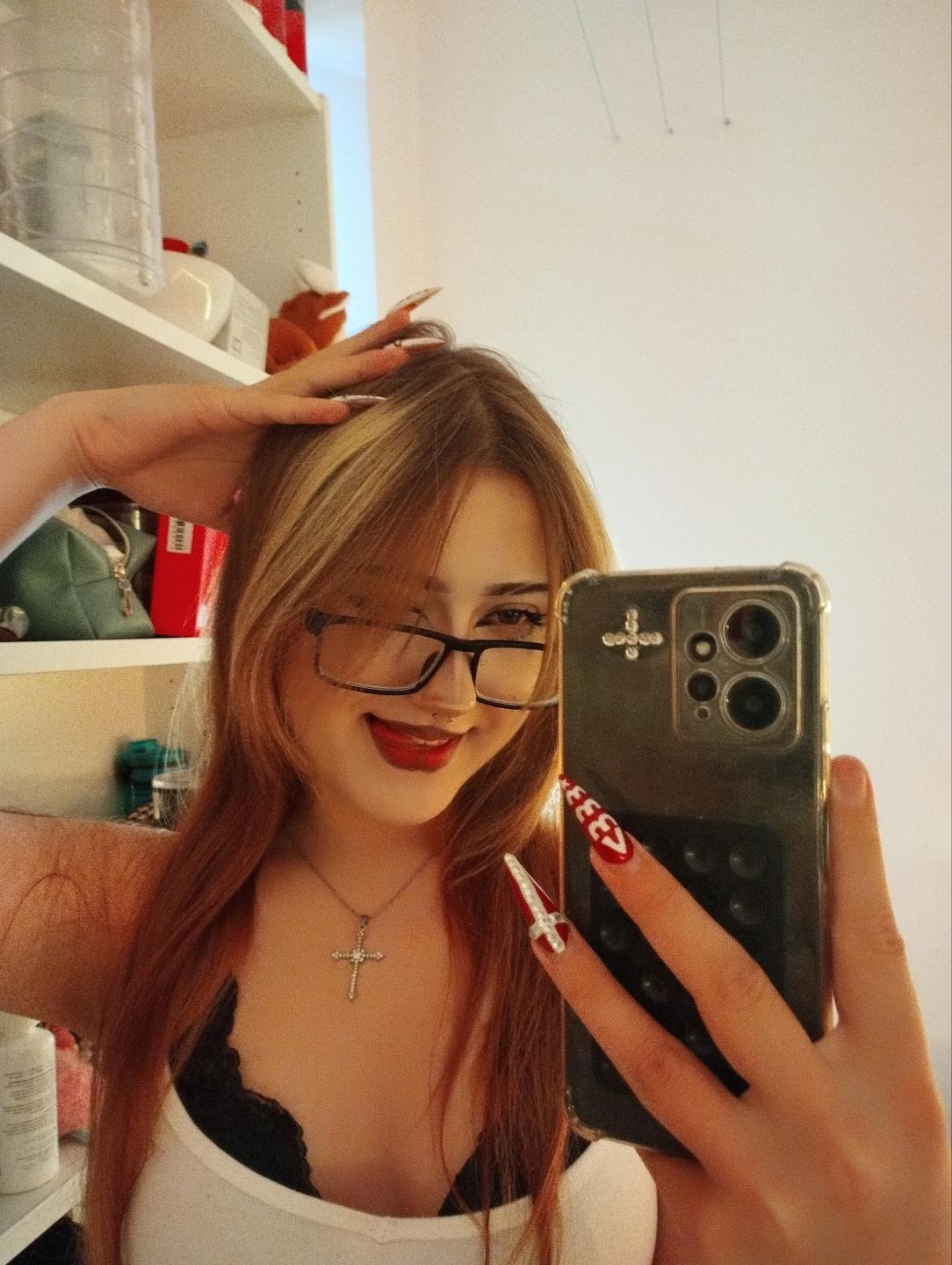 Image of cam model ShainaBallensky from XloveCam