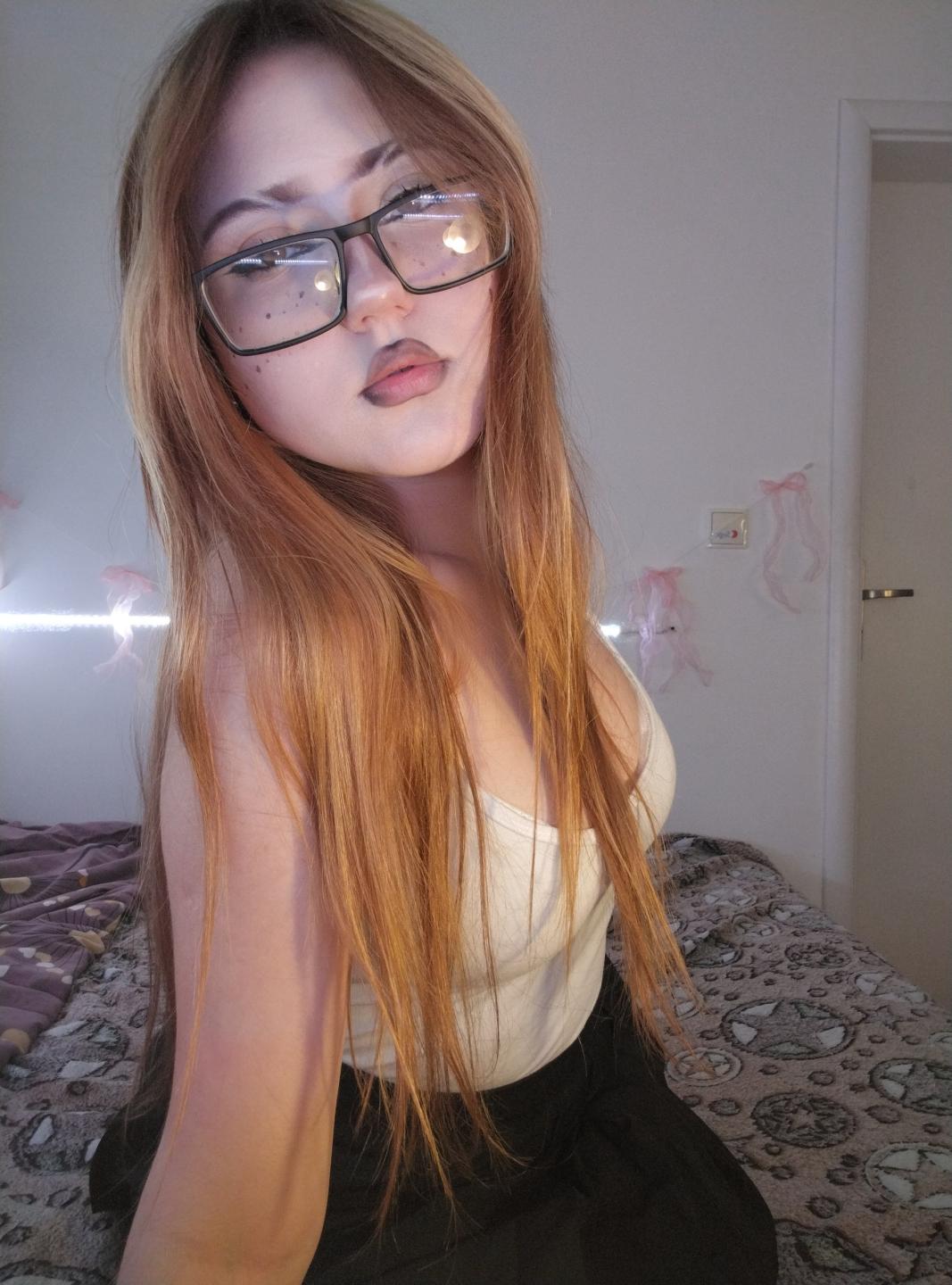 Image of cam model ShainaBallensky from XloveCam