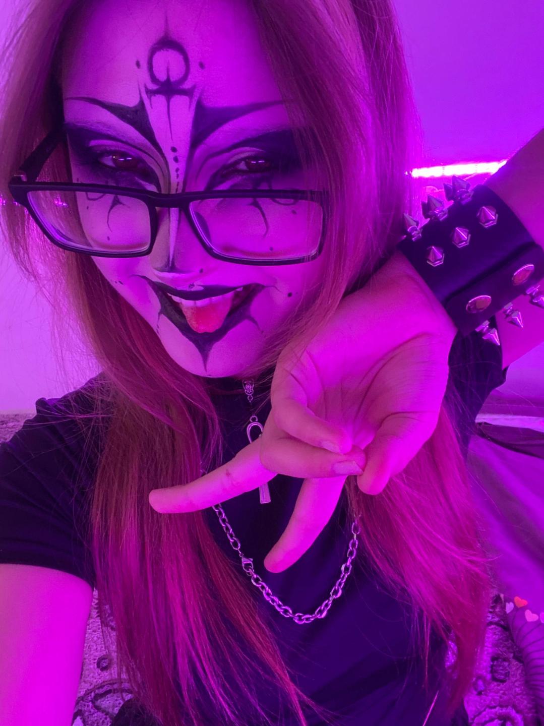 Image of cam model ShainaBallensky from XloveCam
