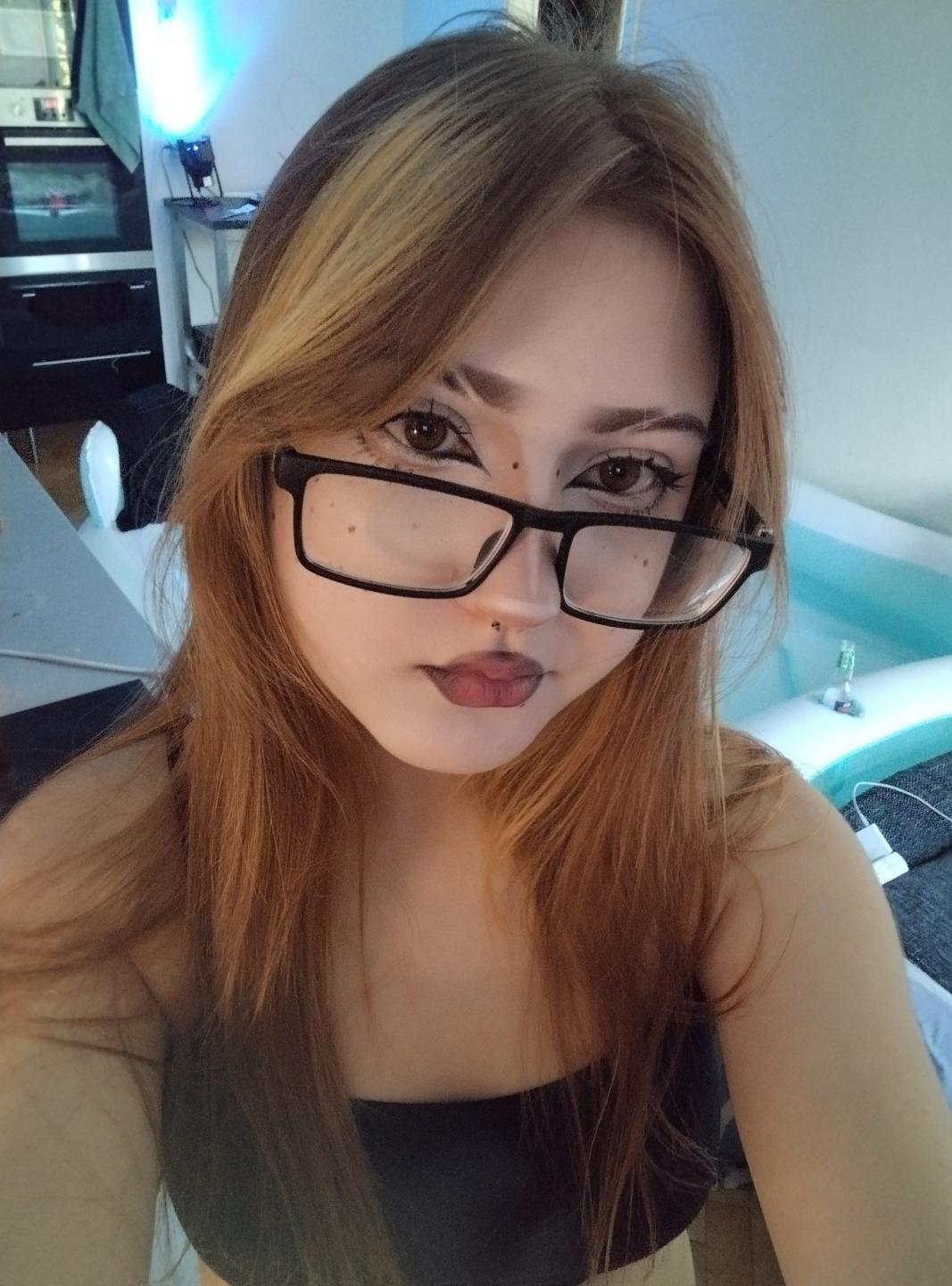 Image of cam model ShainaBallensky from XloveCam