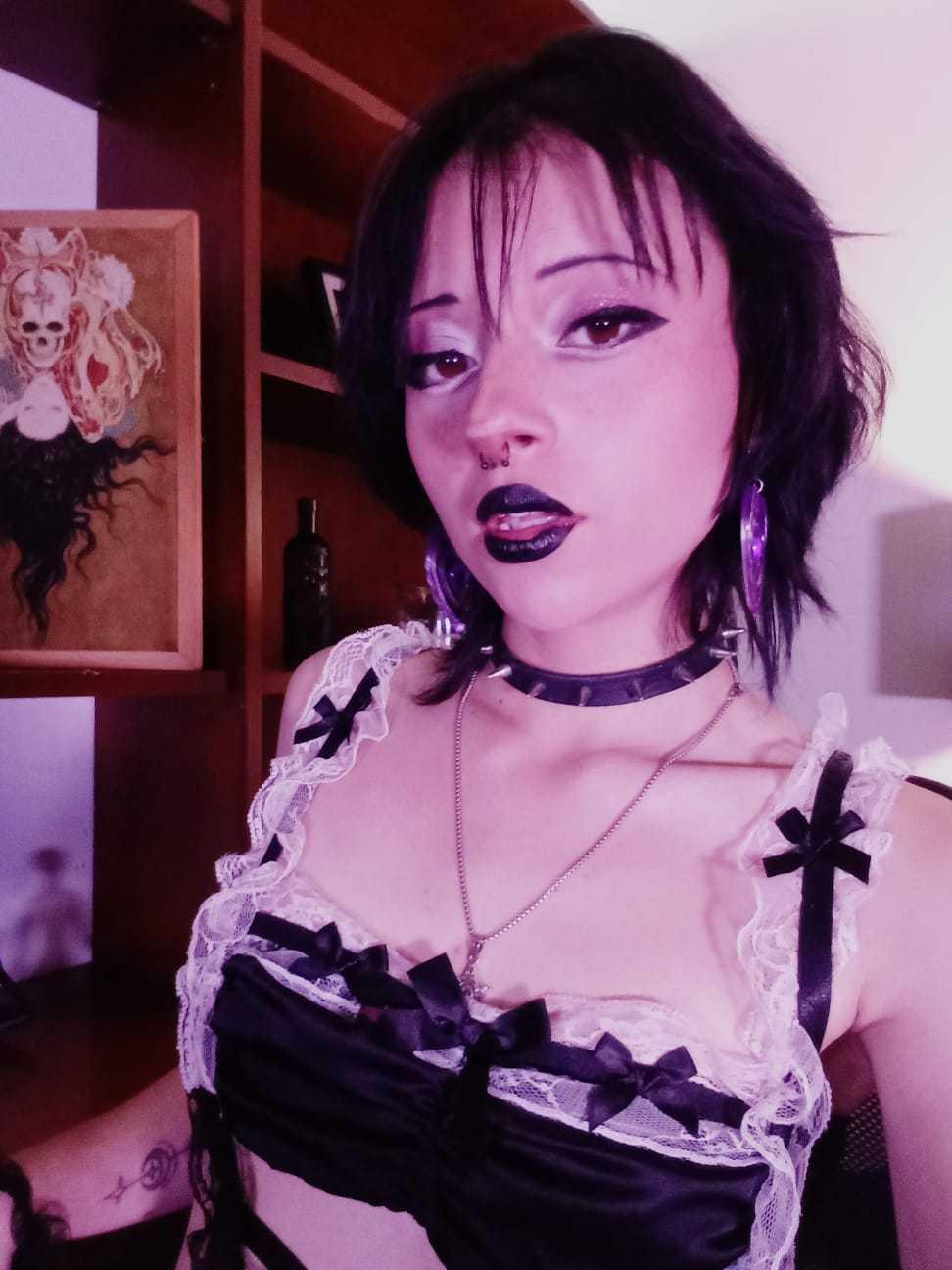 Image of cam model ViolettClay from XloveCam