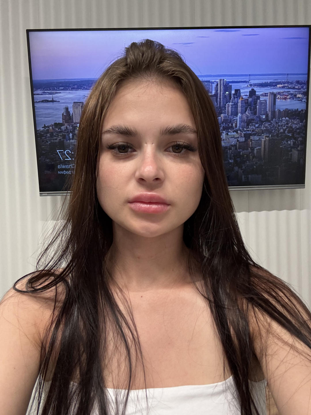 Image of cam model MickieSilkwood from XloveCam