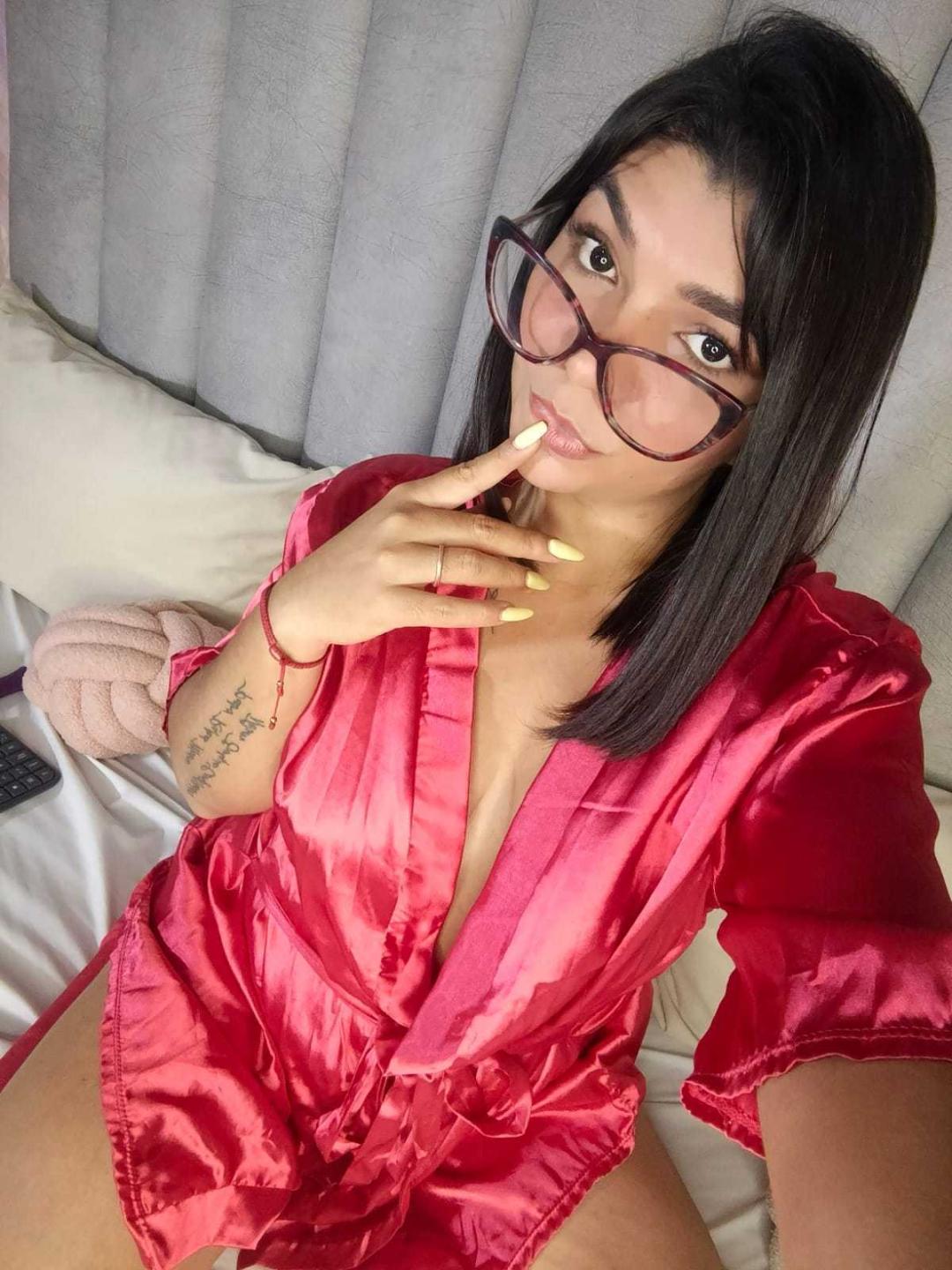 Image of cam model ValeryPierce from XloveCam