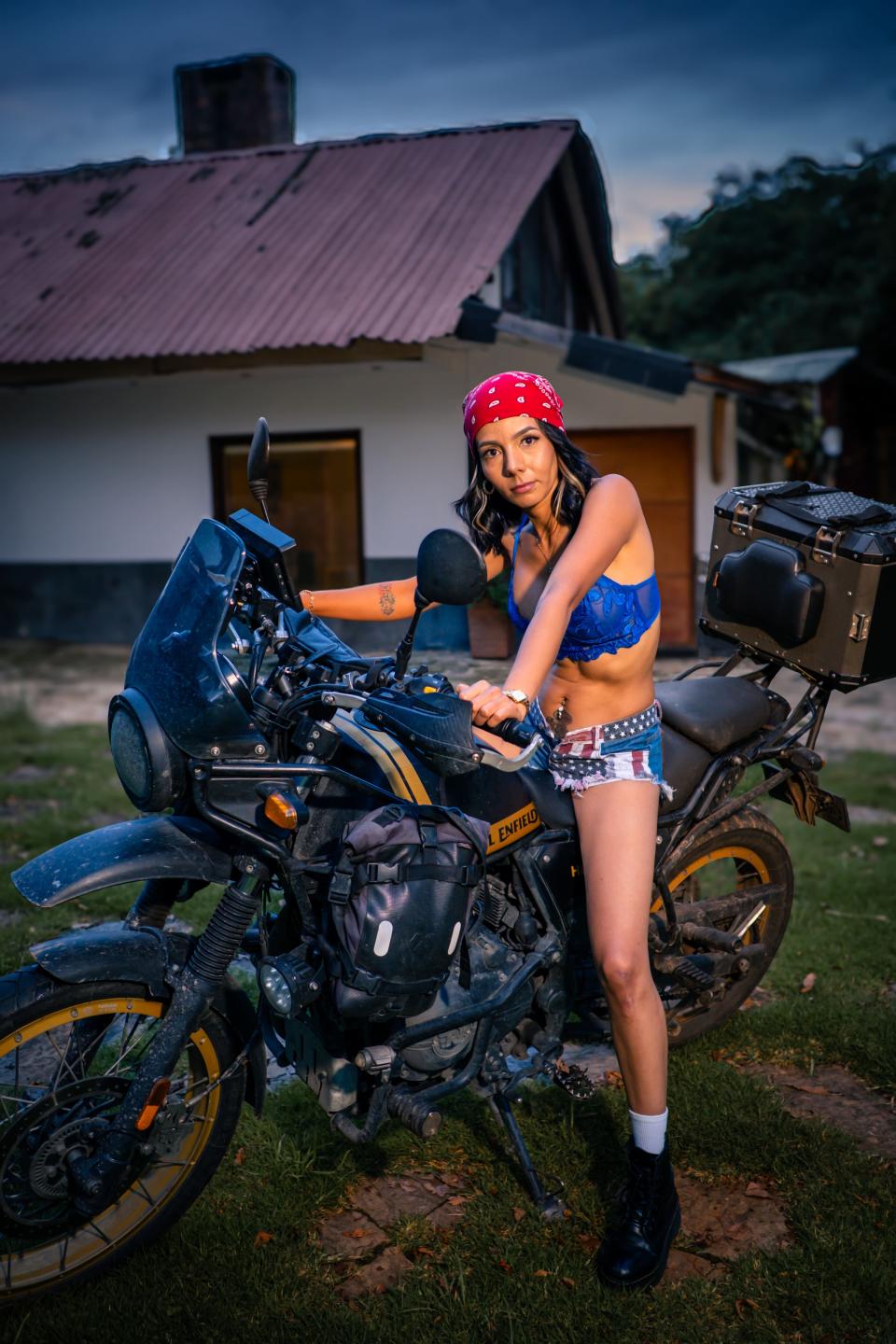 Image of cam model EvelinLuna from XloveCam