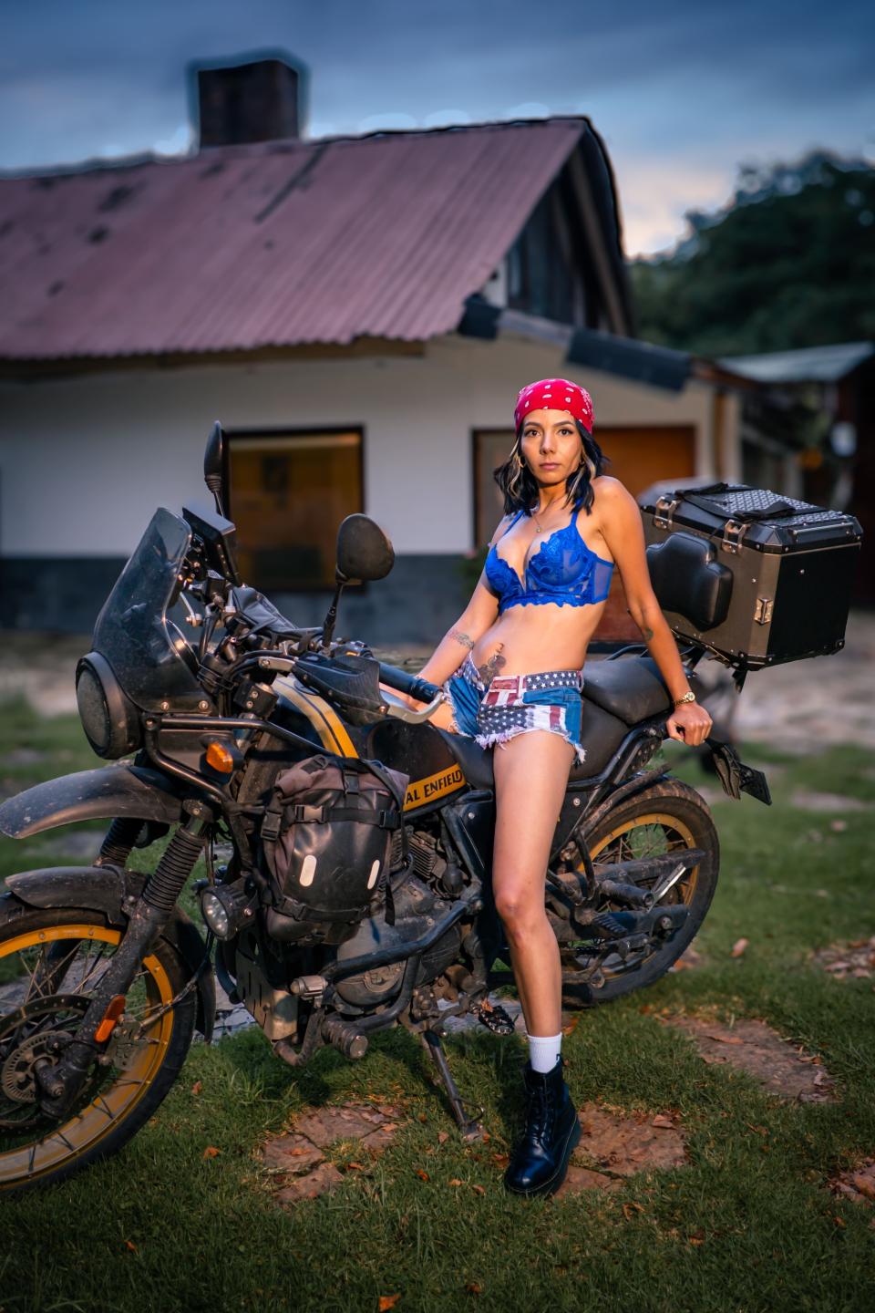 Image of cam model EvelinLuna from XloveCam