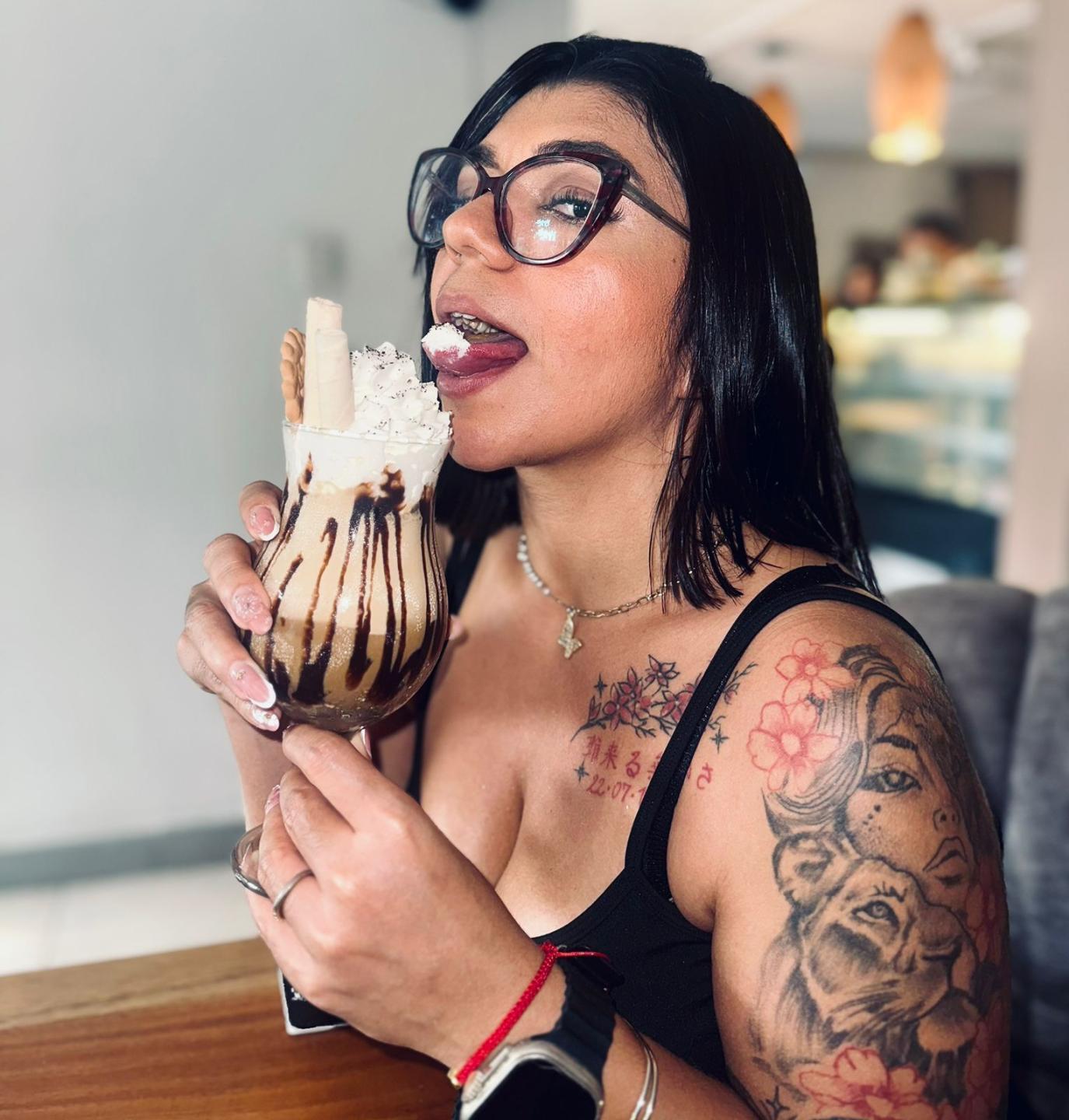 Image of cam model ValeryPierce from XloveCam