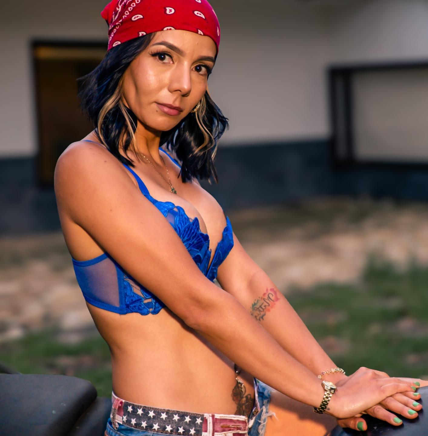Image of cam model EvelinLuna from XloveCam