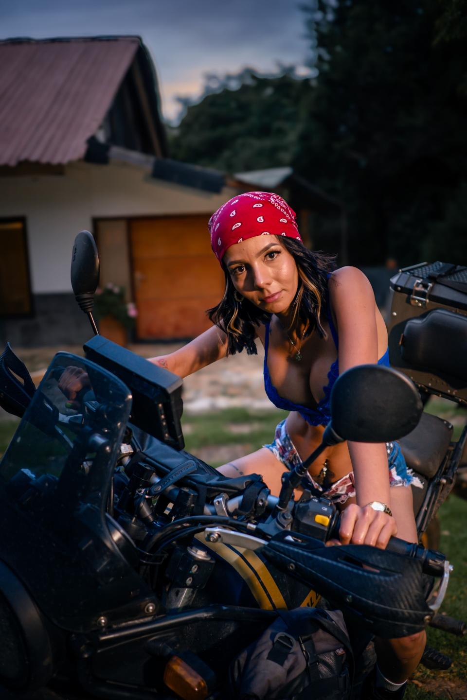 Image of cam model EvelinLuna from XloveCam