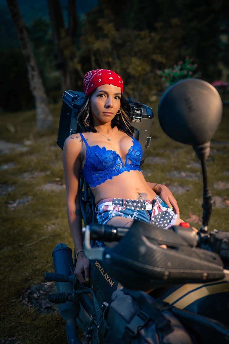 Image of cam model EvelinLuna from XloveCam