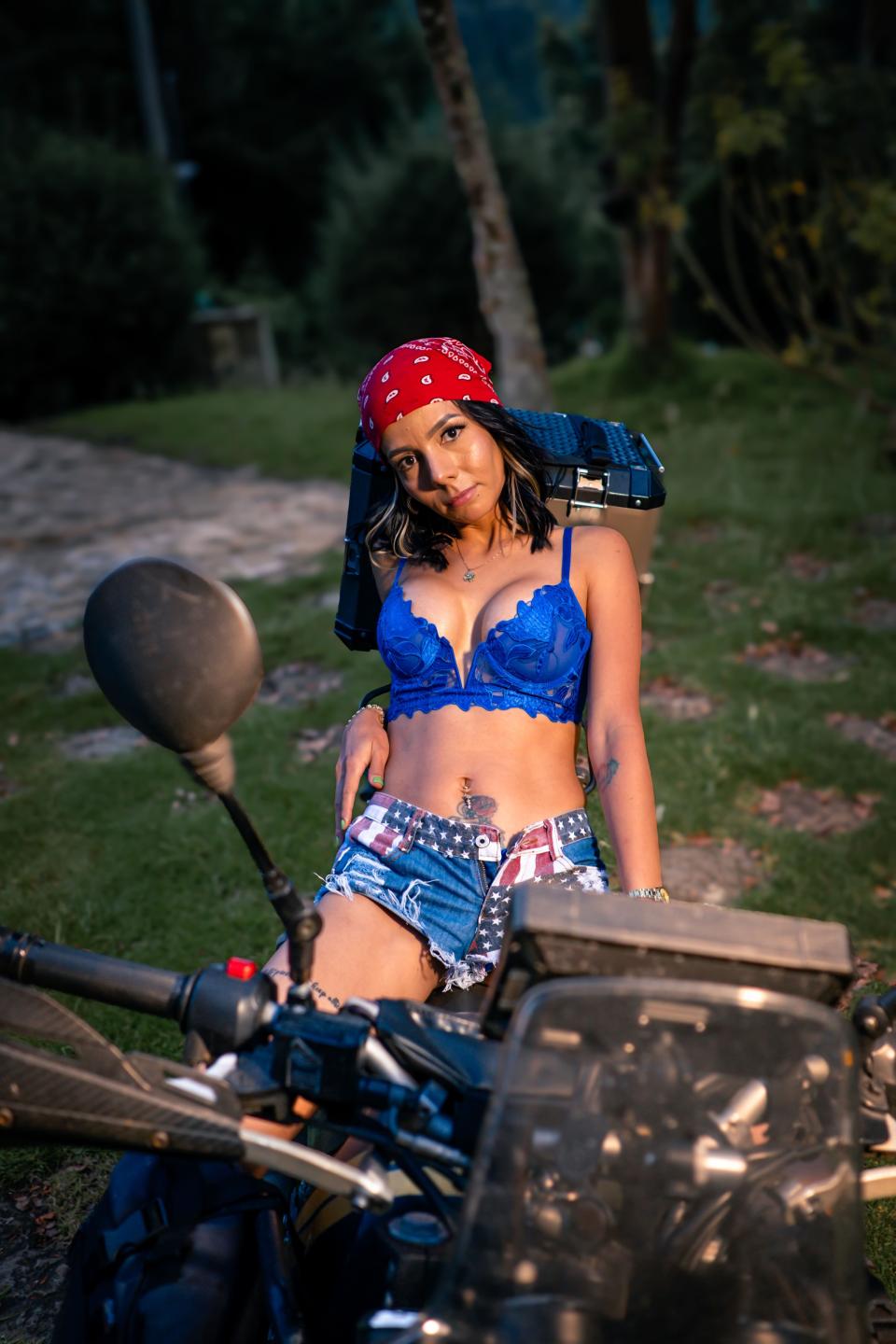 Image of cam model EvelinLuna from XloveCam