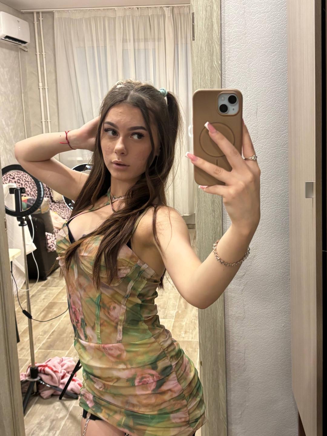 Image of cam model KimberlyZampieri from XloveCam