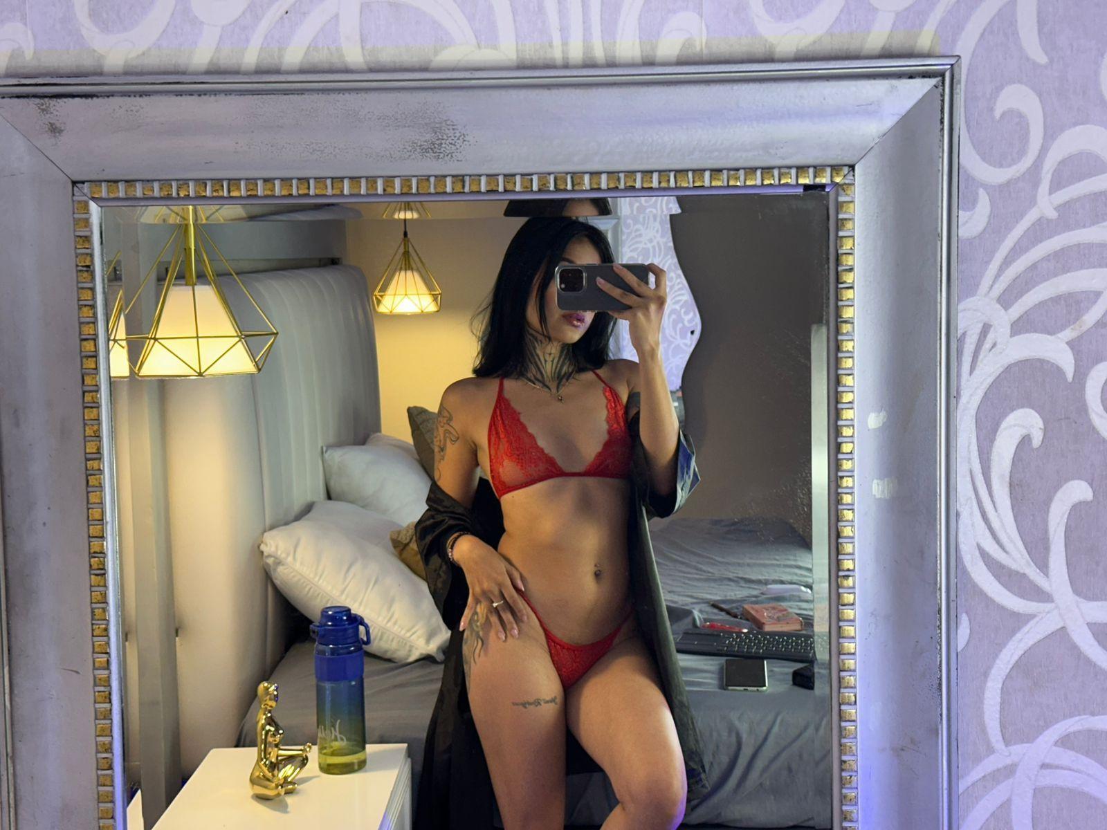 Image of cam model NicolleSweetty from XloveCam
