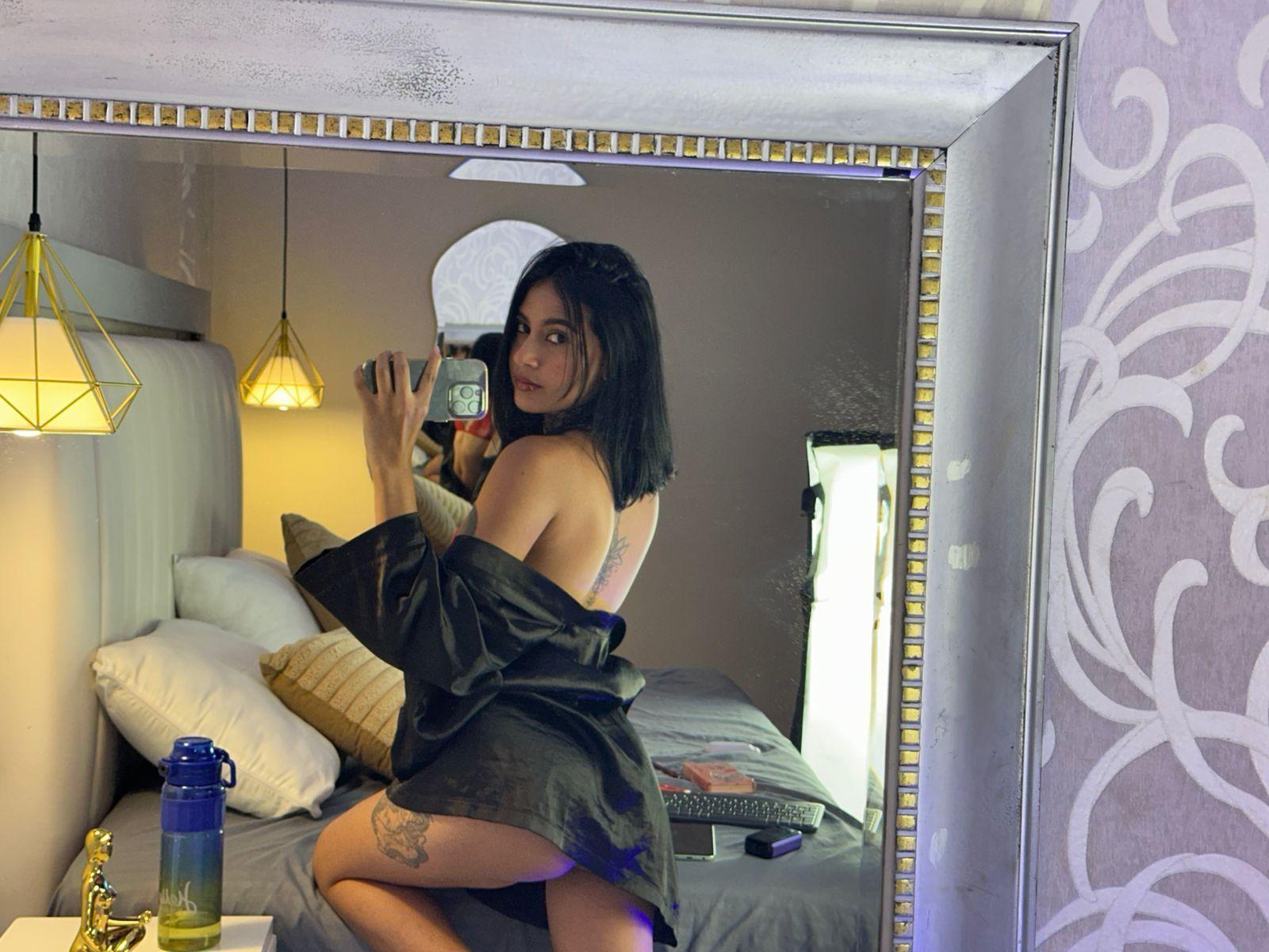 Image of cam model NicolleSweetty from XloveCam