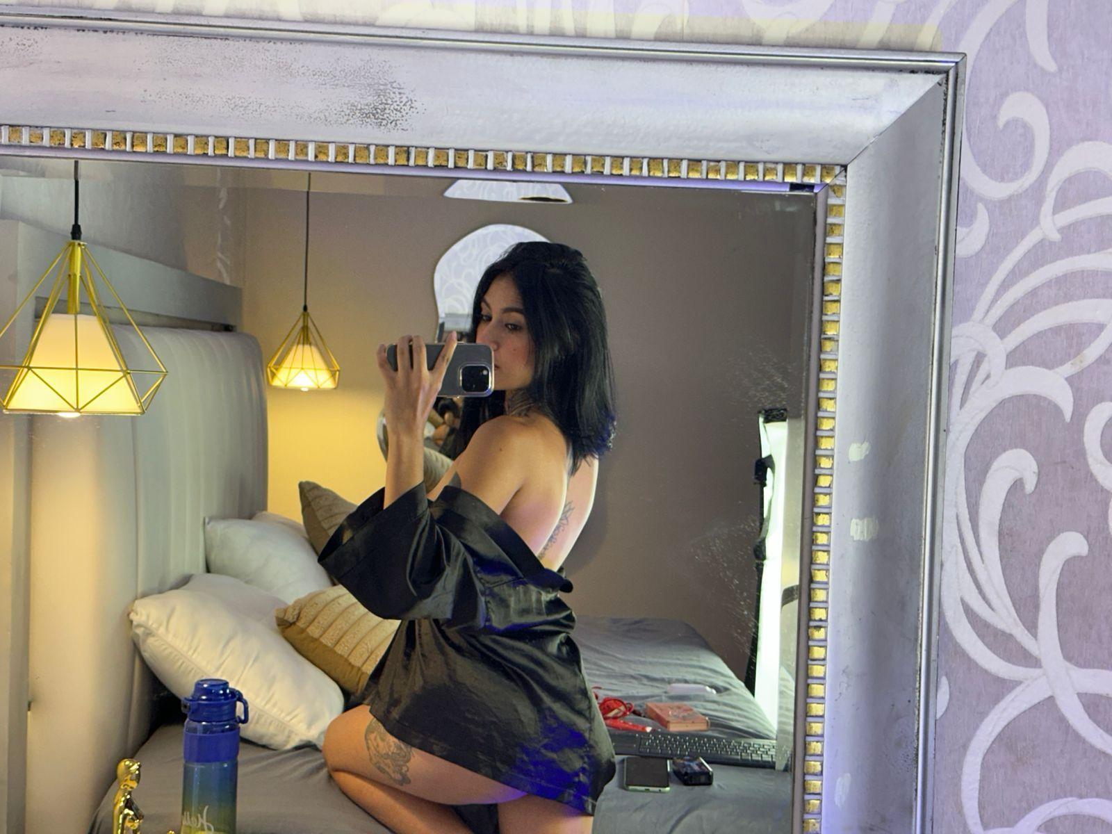 Image of cam model NicolleSweetty from XloveCam