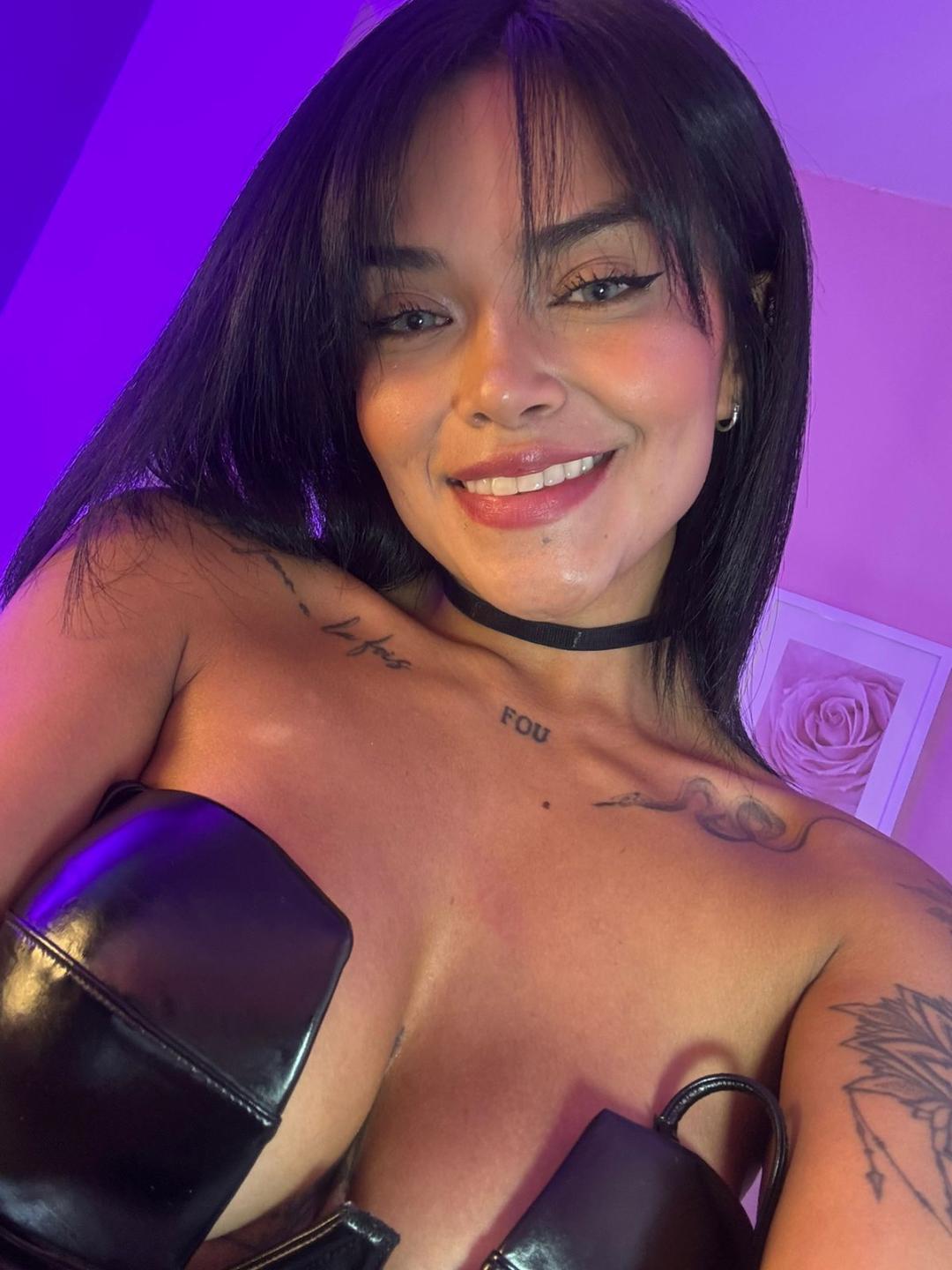 Image of cam model MajoJones from XloveCam