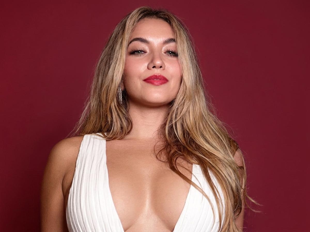 Image of cam model SofieWhite from XloveCam