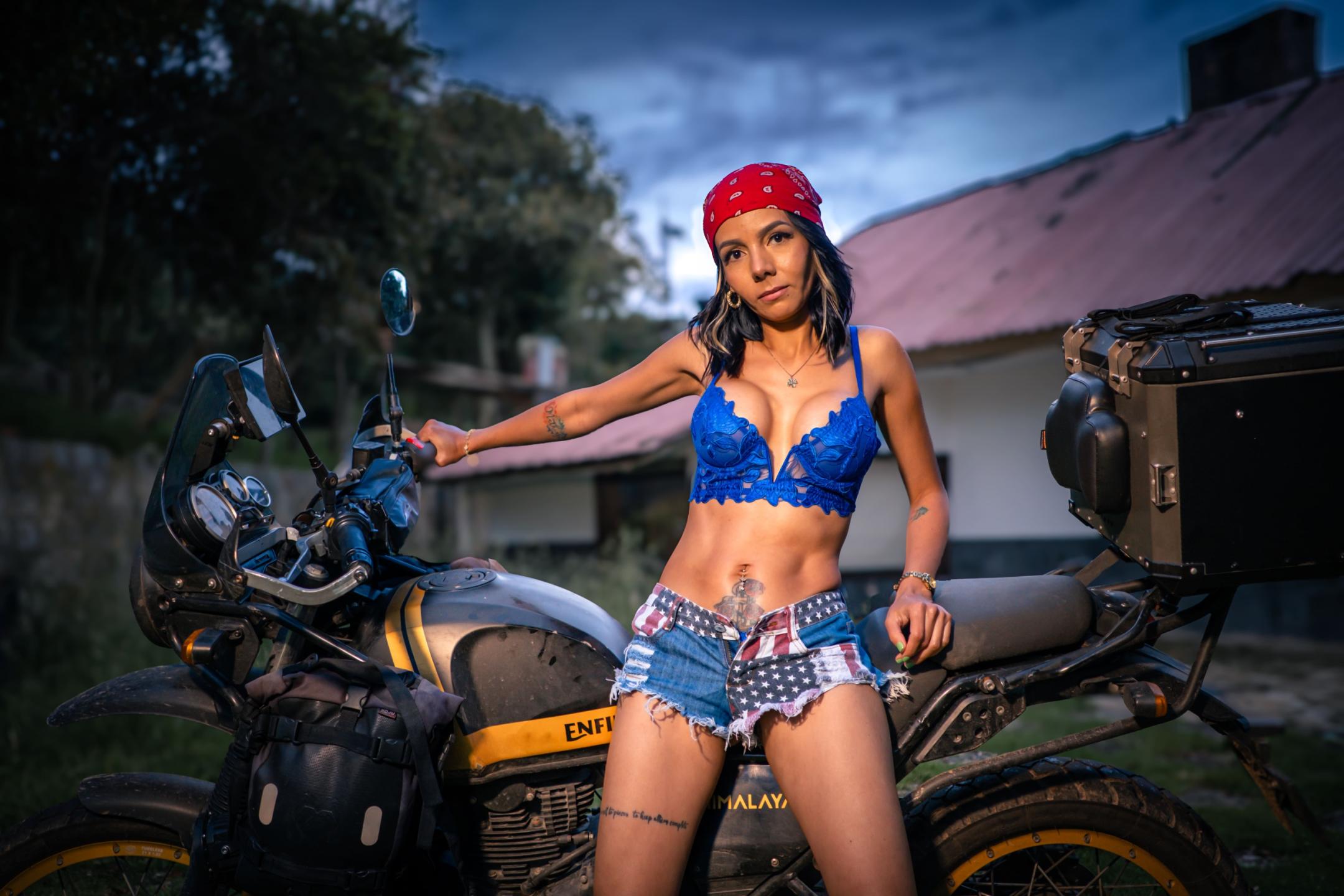 Image of cam model EvelinLuna from XloveCam