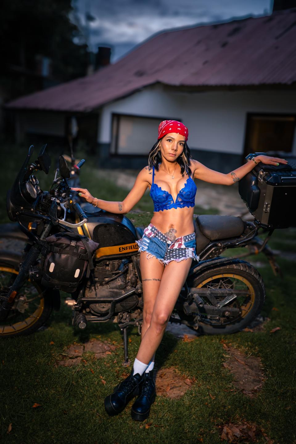 Image of cam model EvelinLuna from XloveCam