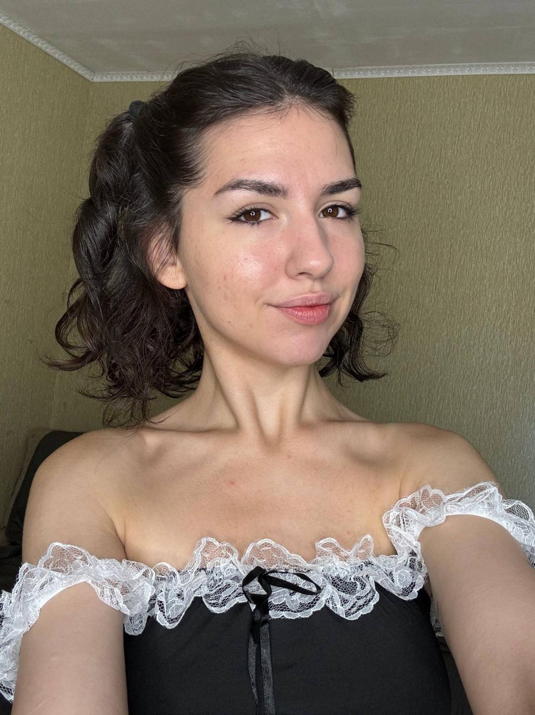 Image of cam model CristieTarvin from XloveCam