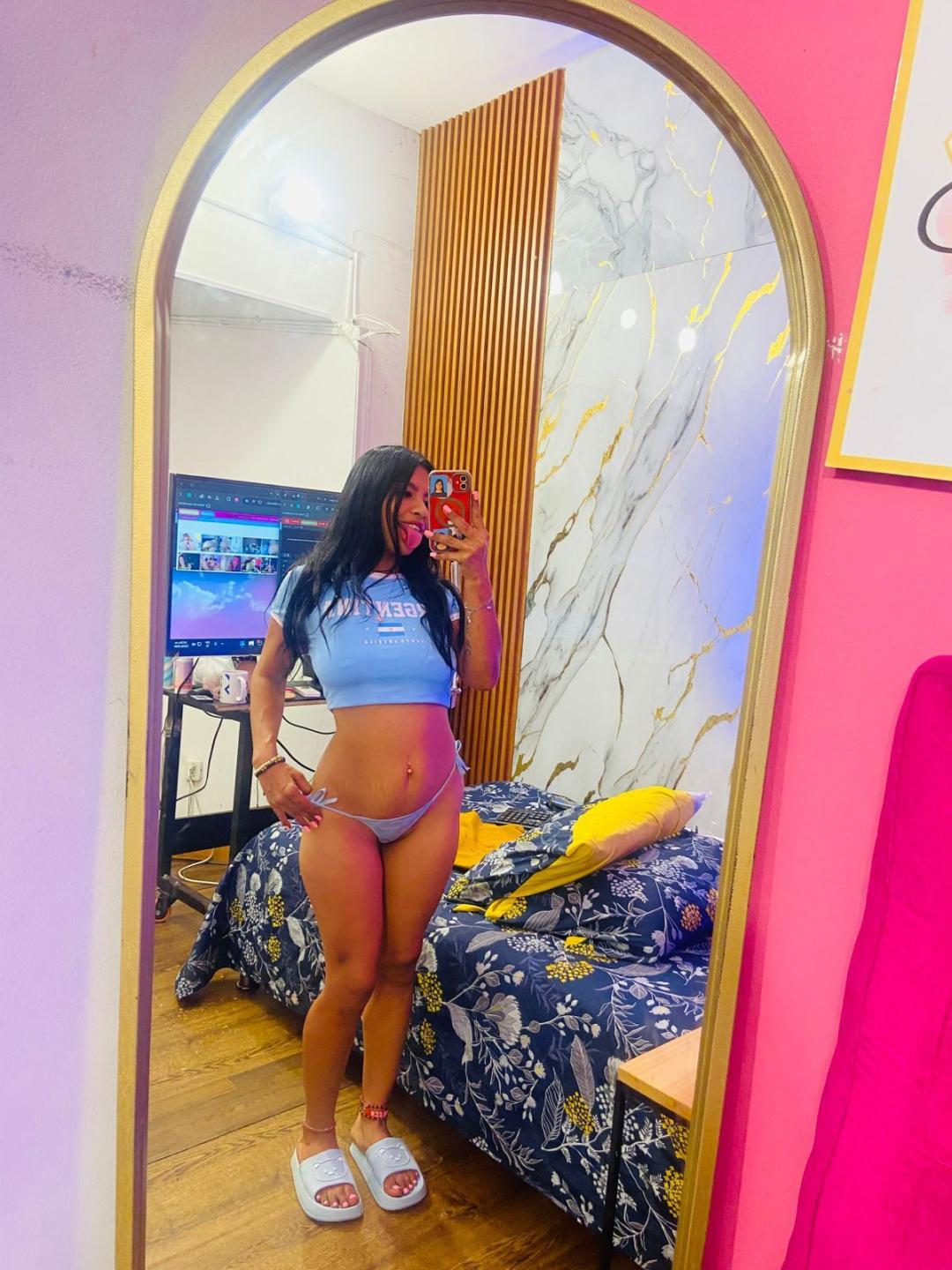Image of cam model IndianMillion from XloveCam