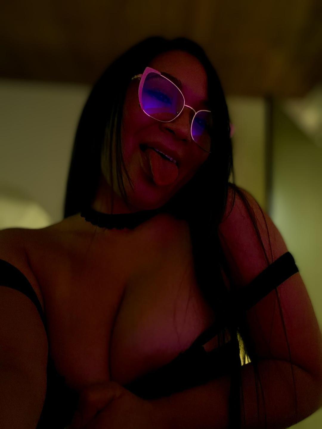 Image of cam model KendallBrzz from XloveCam