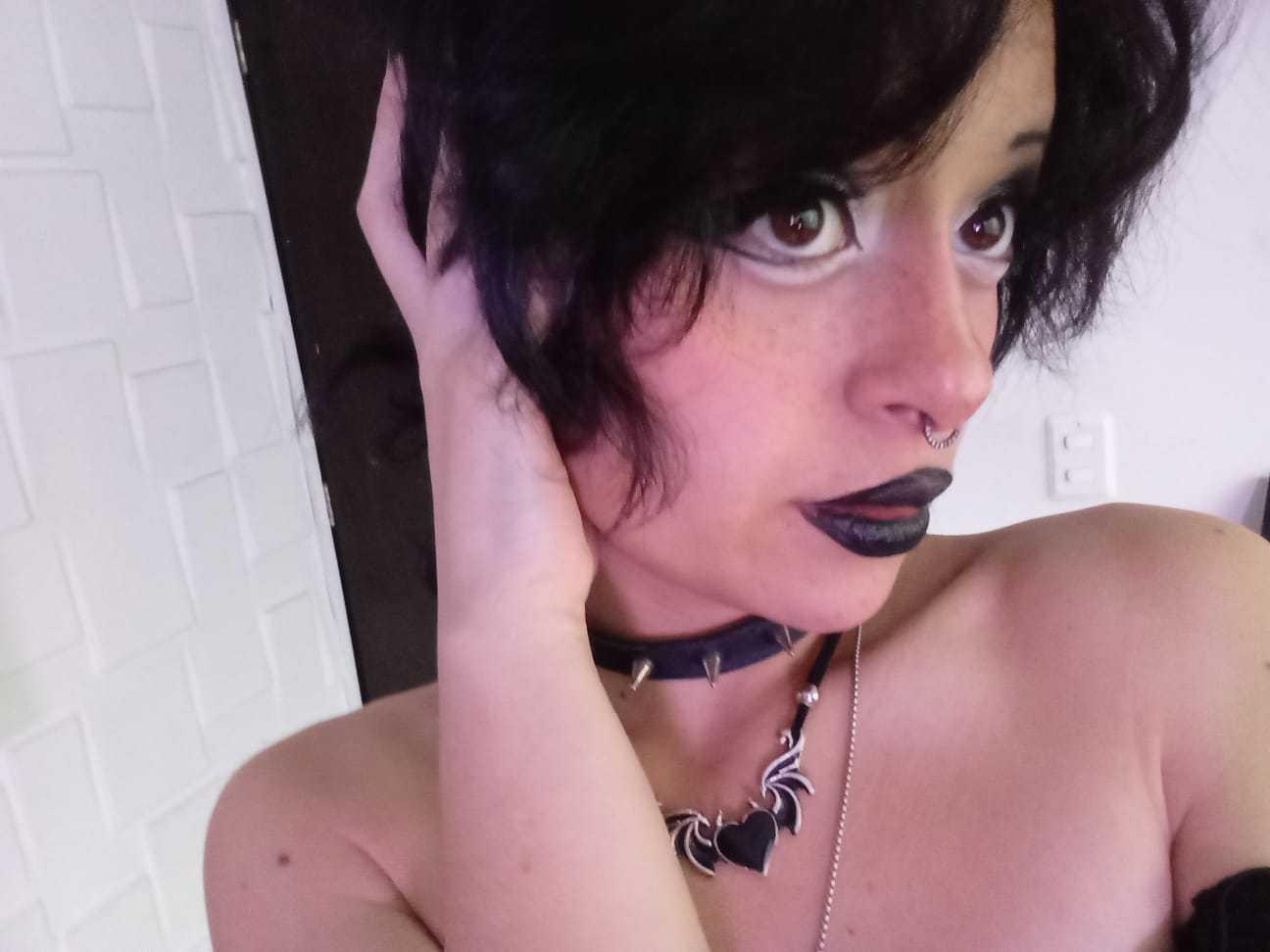 Image of cam model ViolettClay from XloveCam