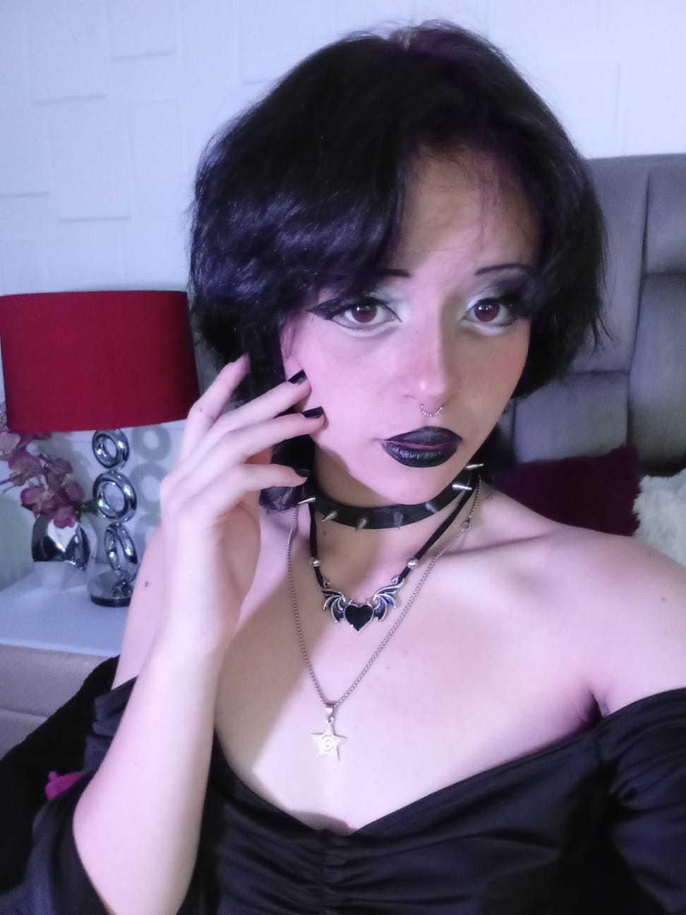 Image of cam model ViolettClay from XloveCam