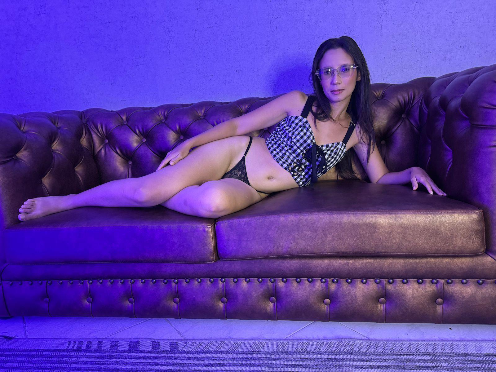 Image of cam model IsabellaaSmith from XloveCam