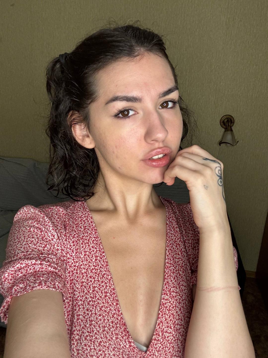 Image of cam model CristieTarvin from XloveCam