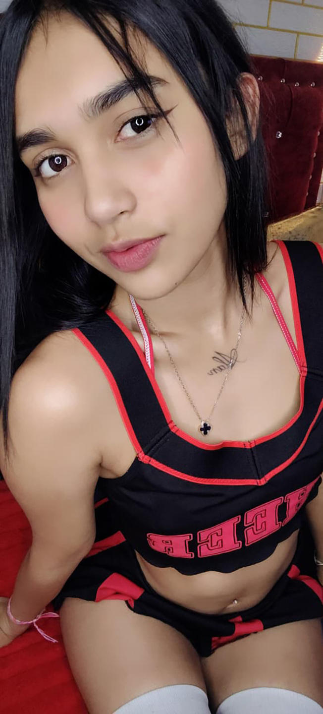 Image of cam model YayaLm from XloveCam