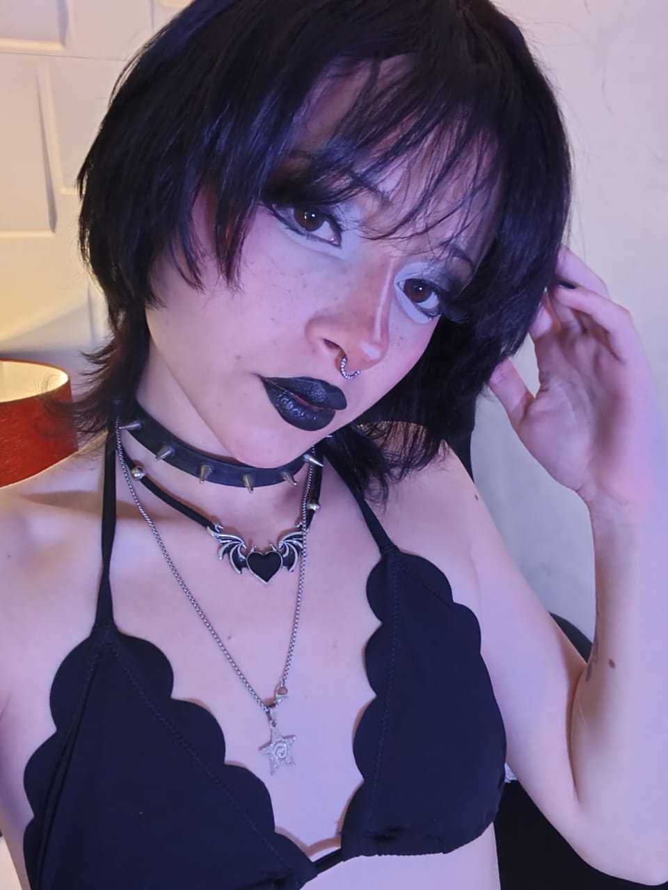 Image of cam model ViolettClay from XloveCam