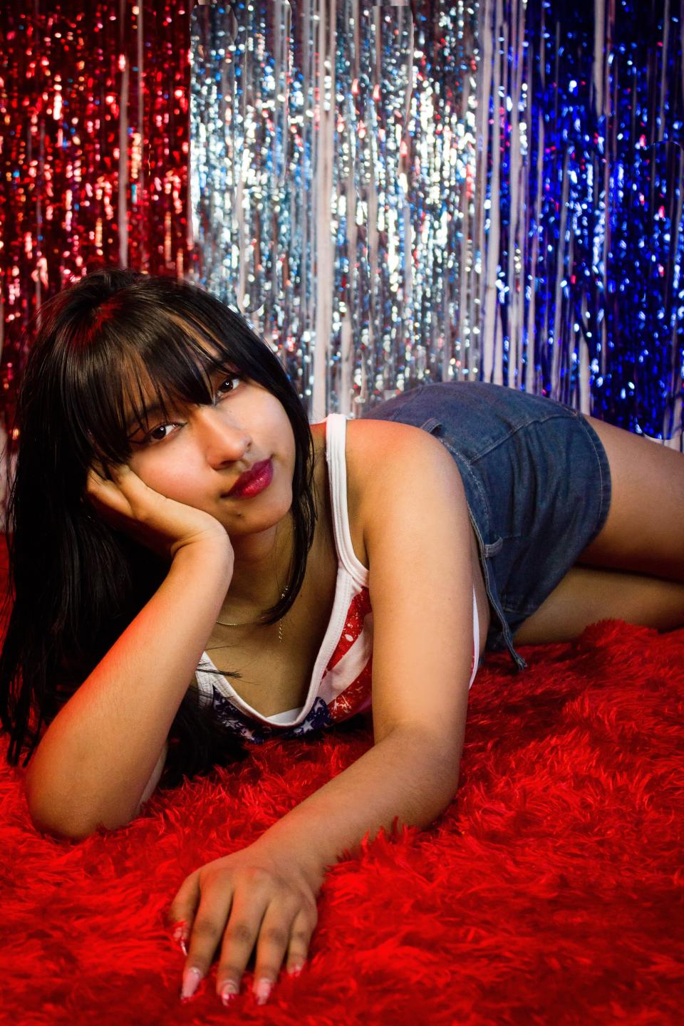 Image of cam model DariaHotst from XloveCam